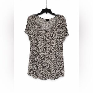 Chic Leopard Print Short Sleeve Top